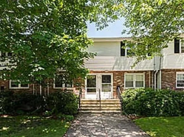 104 Hooper Rd, Dedham, MA 02026