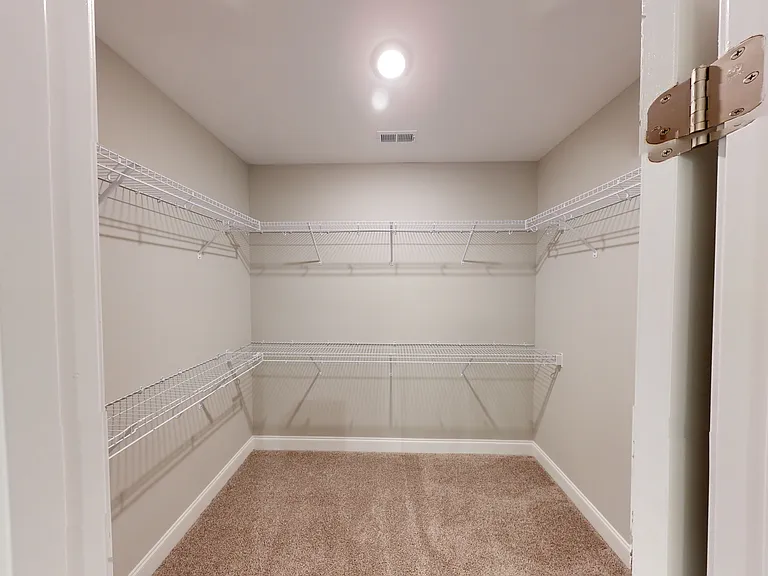 1044 Moen Loop — Photo 16