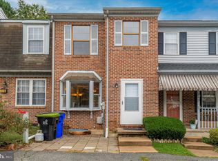 517 Sparrow Ct, Newark, DE 19702