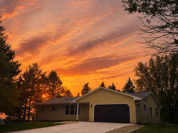 N8429 Schilt Rd, Belleville, WI 53508
