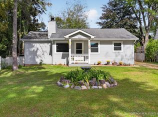 406 Woodbine Ave, Island Lake, IL 60042