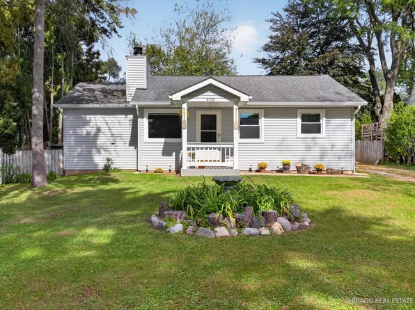 406 Woodbine Ave, Island Lake, IL 60042