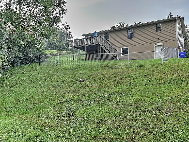 211 Hayter Dr — Photo 17