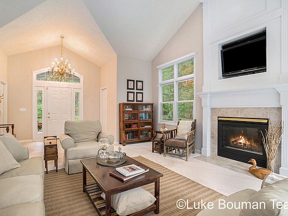 4th image of 4966 Pine Cove Ln