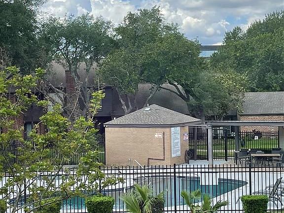 2nd image of 2305 Broadlawn Dr