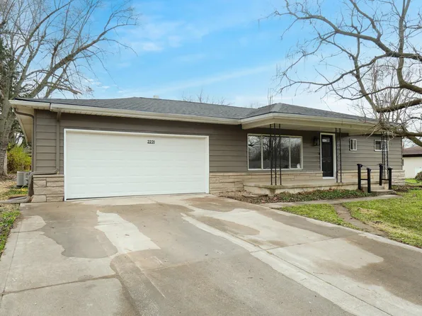 2231 Otsego Dr, Fort Wayne, IN 46825