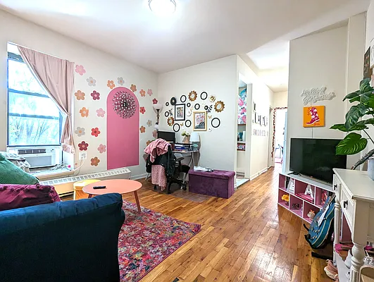 Rented by Manhattan Spaces | media 6