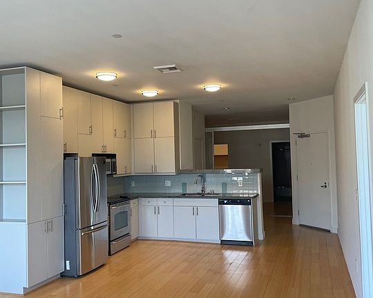 2nd image of 3810 Wilshire Blvd APT 1401