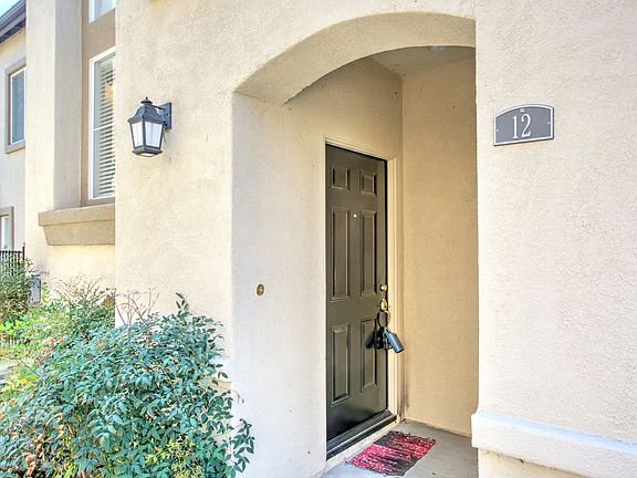 2nd image of 12 Veneto Ln