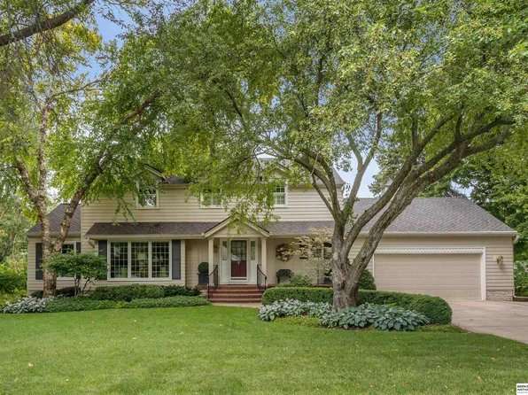 2256 Royal Wood Dr, Omaha, NE 68144