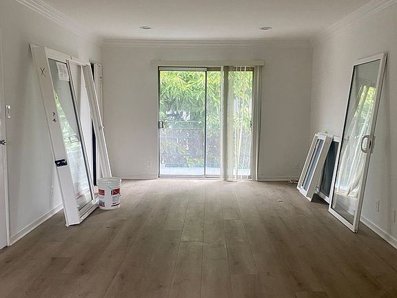 3rd image of 6335 Whitsett Ave APT 21