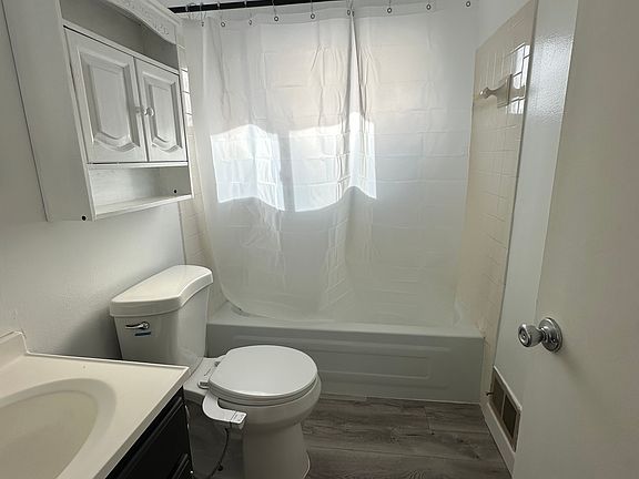 5th image of 31801 Kelly Rd APT 32