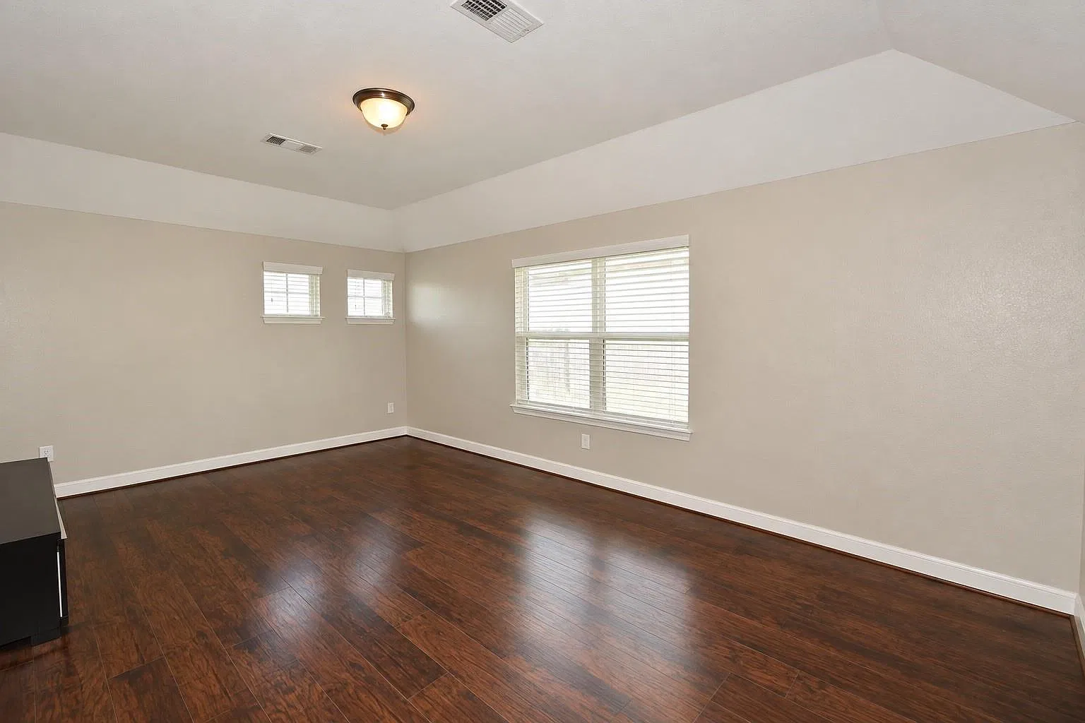 3 bed, 2.5 bath, 2151 sqft, $2,150 — Photo 4