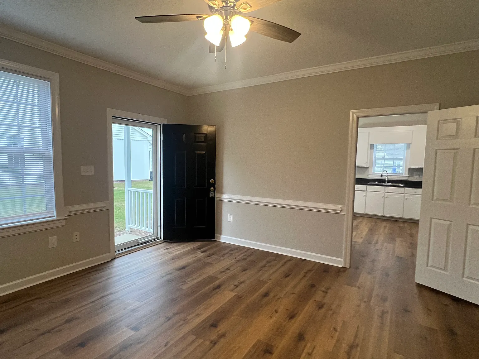 3 bed, 1100 sqft, $1,395 — Photo 3