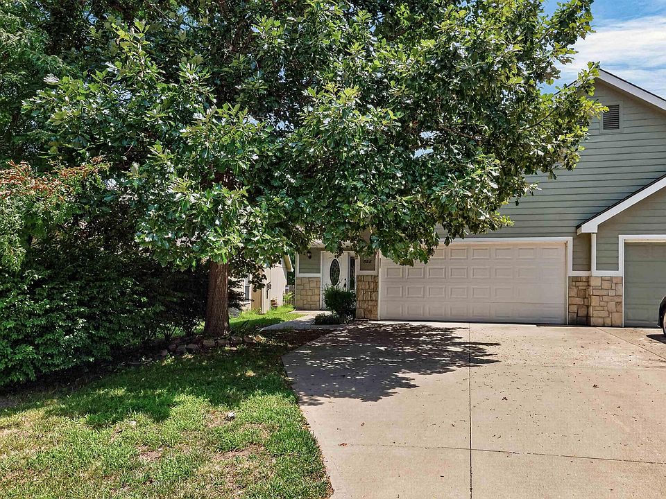 1st image of 828 N Field Stone Dr