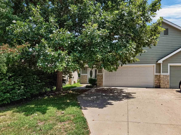 828 N Field Stone Dr, Lawrence, KS 66049