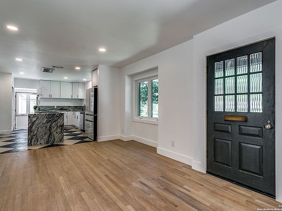 3rd image of 310 CANTERBURY HILL ST