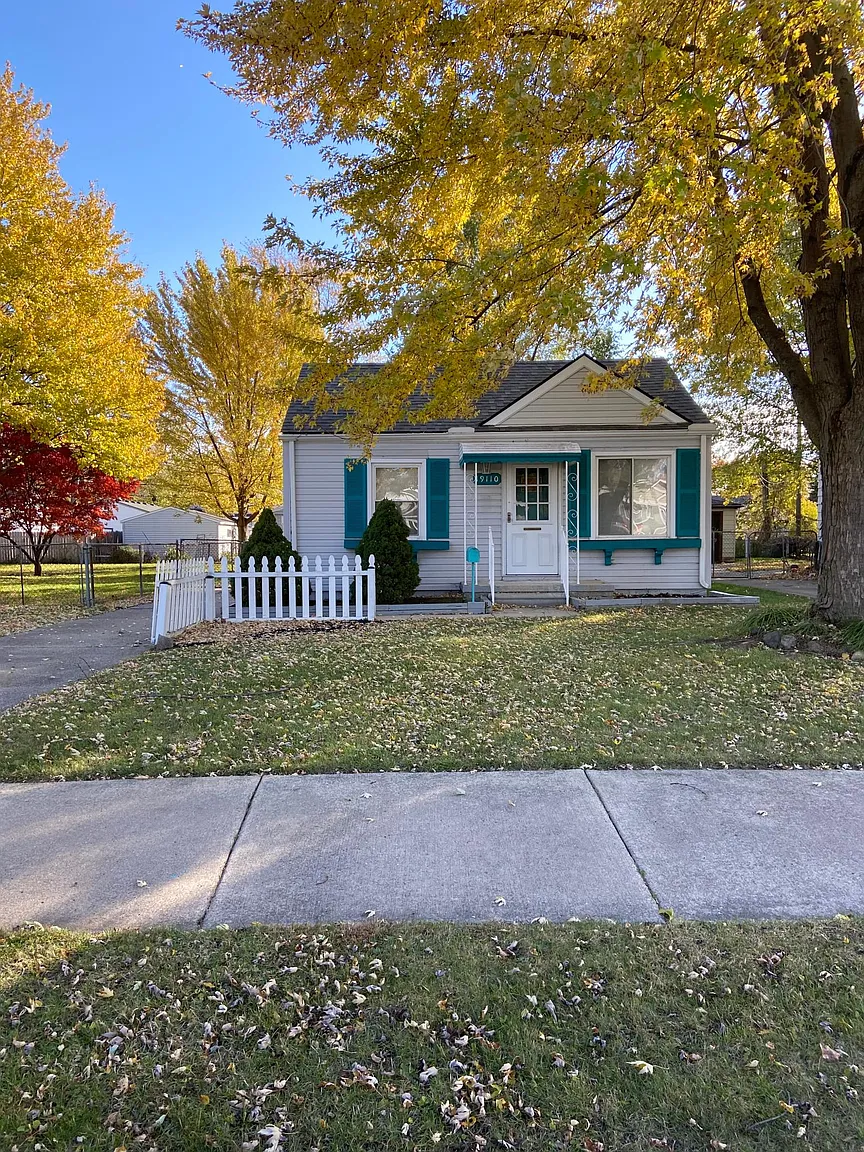 19110 Florian St photo 1