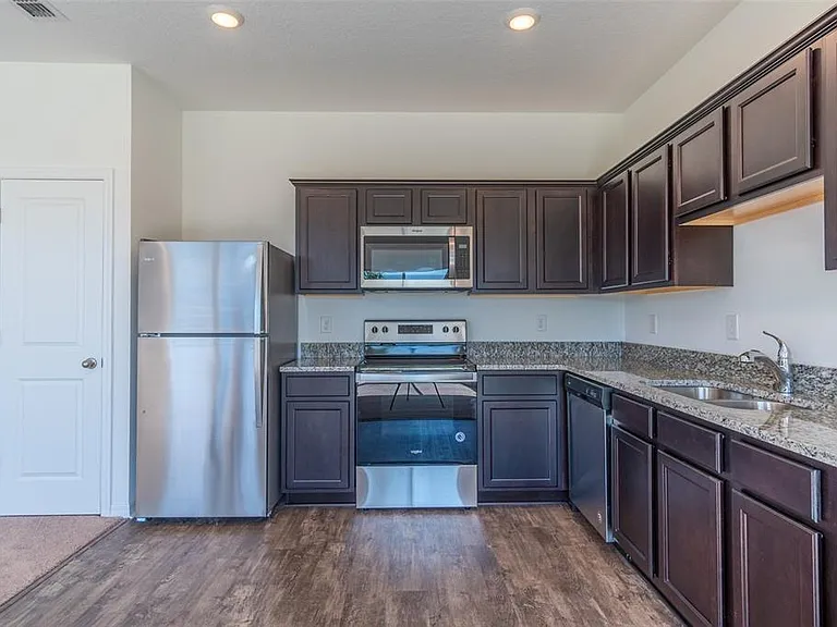 394 Madison Dr — Photo 6