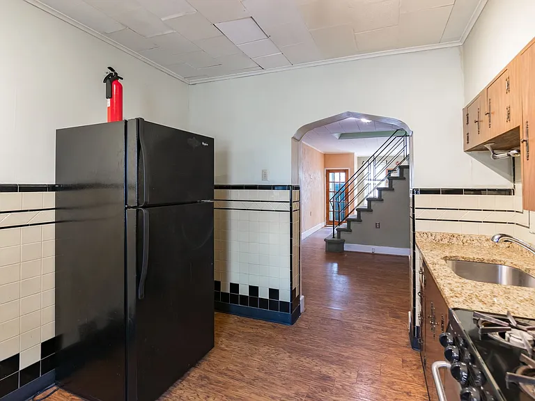 2231 S Clarion St — Photo 11