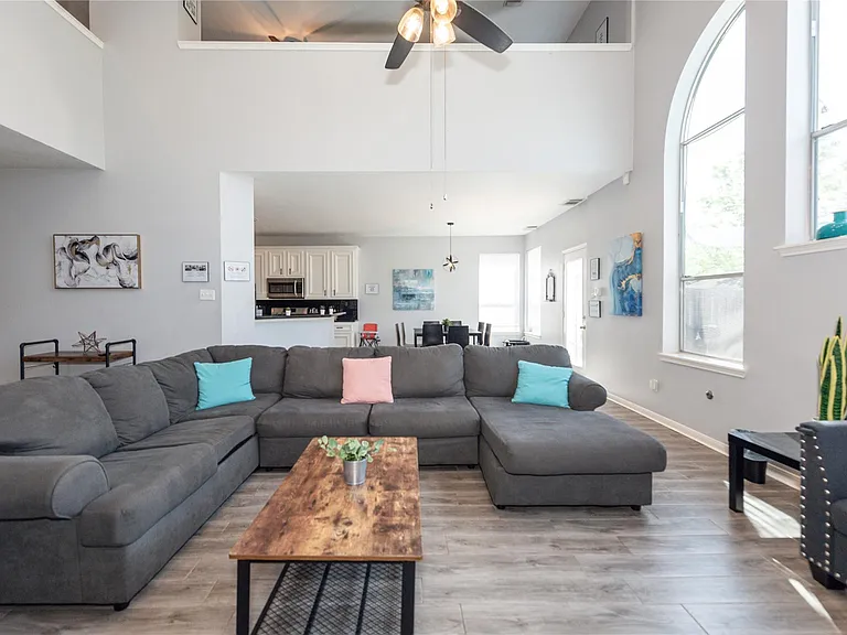 10815 Oak Bayou Ln — Photo 6