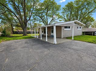 1130 Trampe Ave, Saint Louis, MO 63138