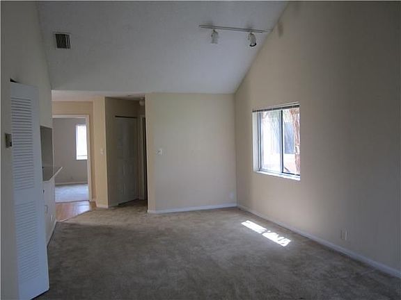 4th image of 1246 The Pointe Dr