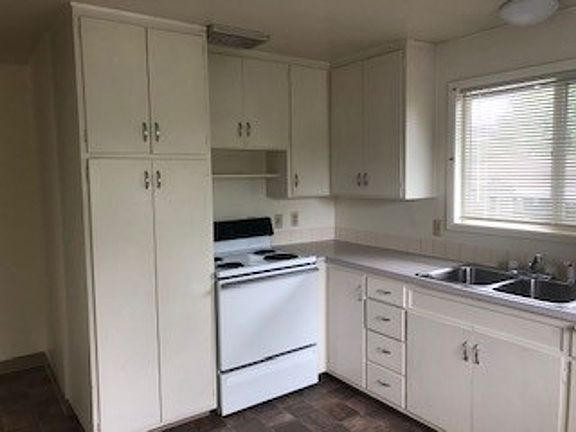 4th image of 636 NW 27th St APT 12