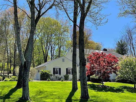 5th image of 176 Deerfield Ln N