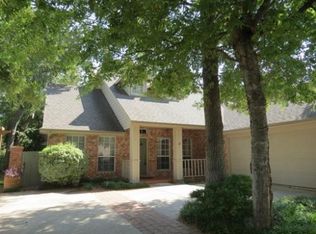 5964 Riverbend Pl, Fort Worth, TX 76112