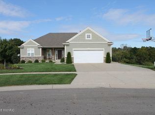 872 Scott View Dr NE, Comstock Park, MI 49321
