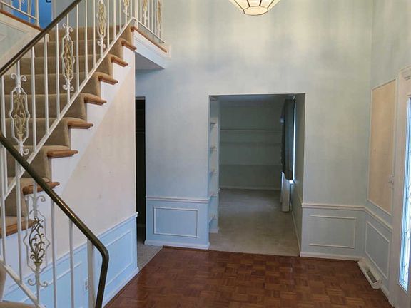 3rd image of 6864 Greenfield Dr
