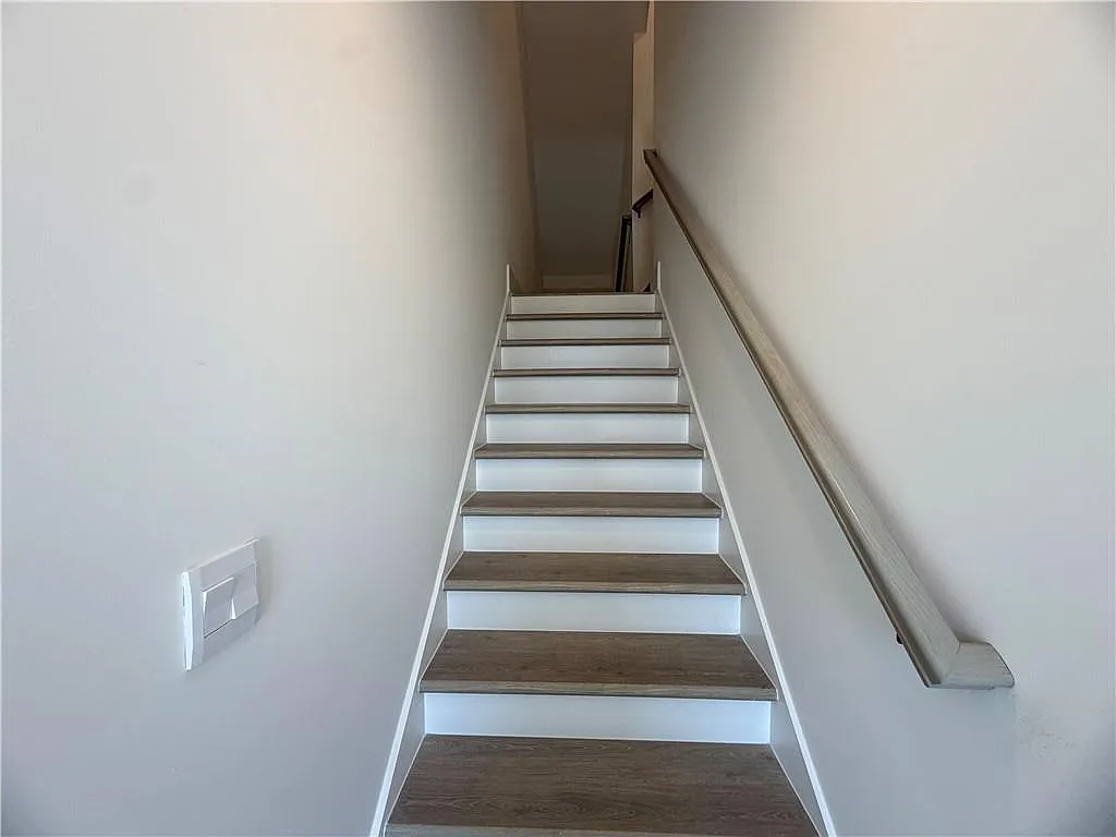 4 bed, 3.5 bath, 2314 sqft, $3,300 — Photo 3