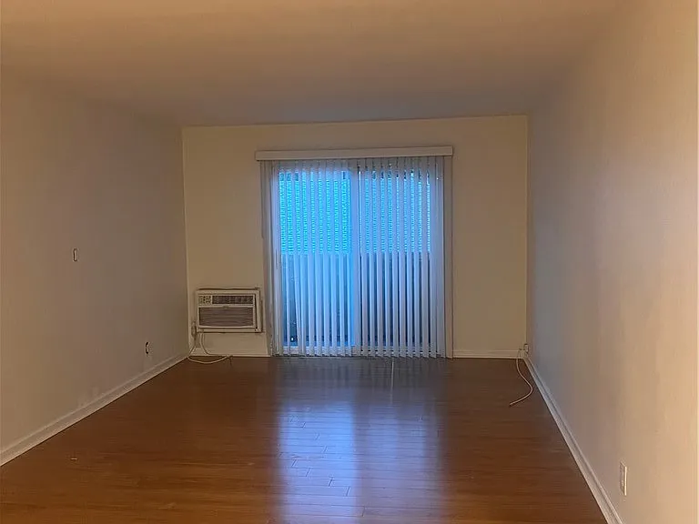 1720 Peyton Ave — Photo 12