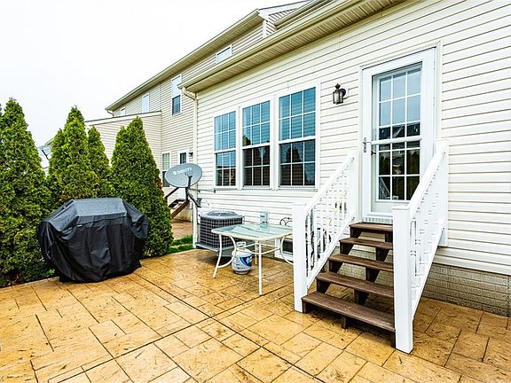 2nd image of 105 Yellowstone Ct