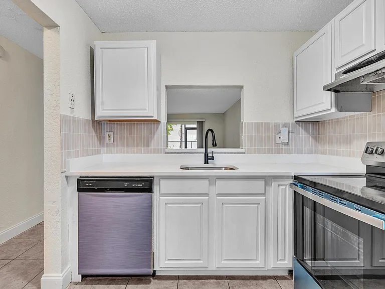 2510 Riverside Dr #2510 — Photo 9