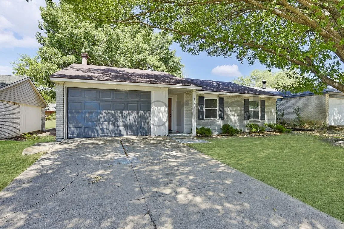 3 bed, 1292 sqft, $2,000 — Photo 2