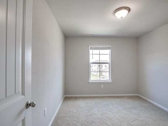 5th image of 13927 Macquarie Dr