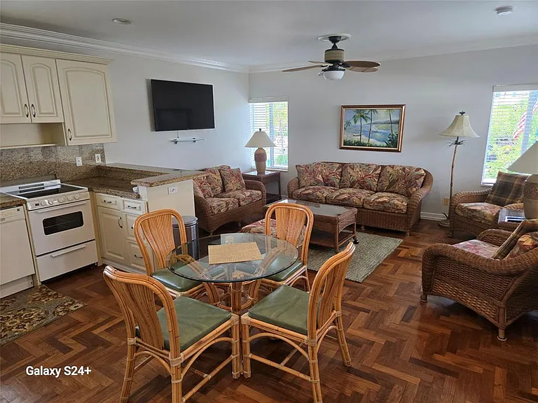 108.5 Eastlake Way #UP — Photo 5