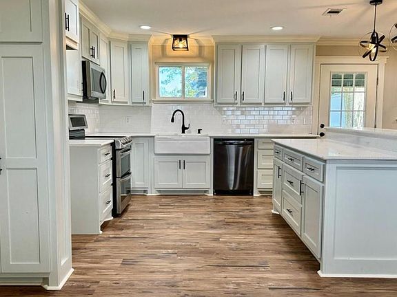 2nd image of 608 W Miller Ave