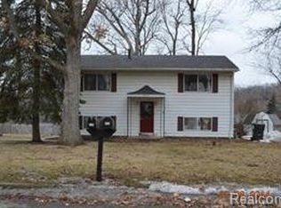 5212 Van Winkle St, Brighton, MI 48116