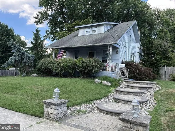 880 Orchard Ave, Runnemede, NJ 08078