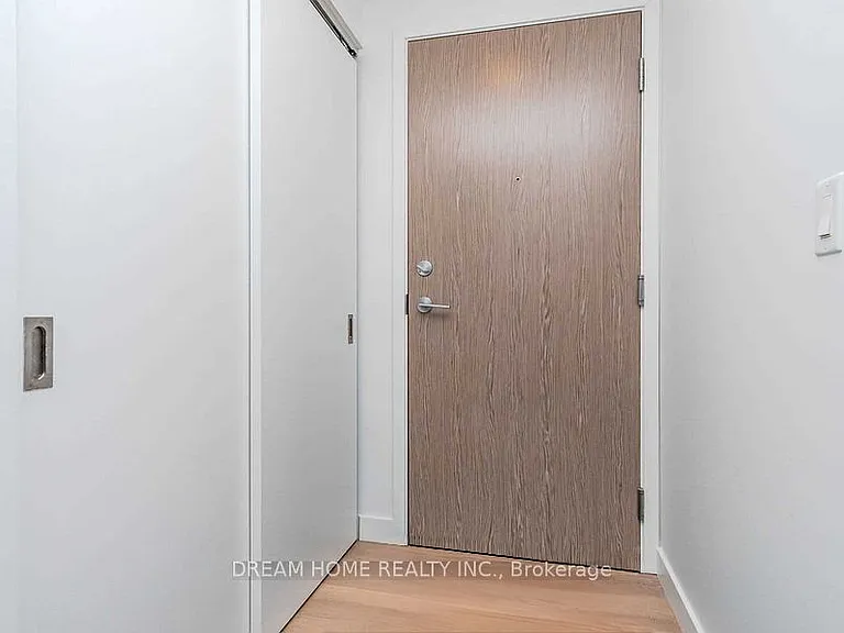215 Queen St W #505 — Photo 8