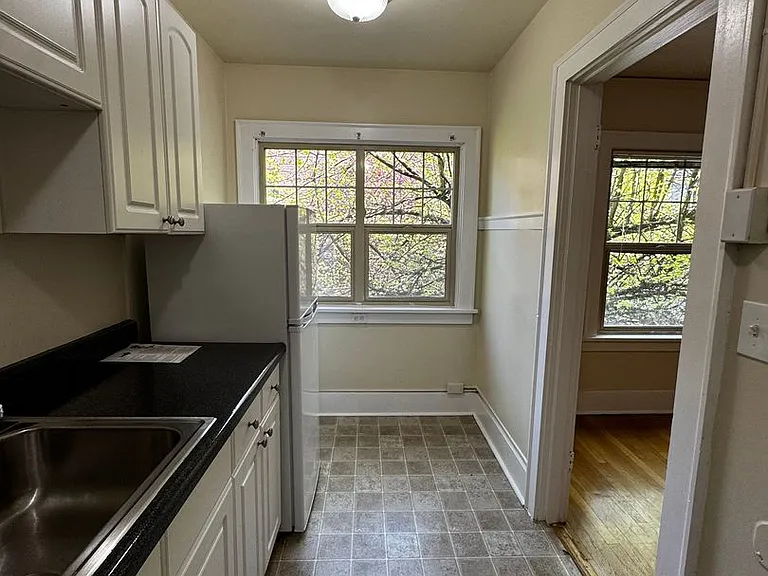 Belmont Apartments — Photo 24