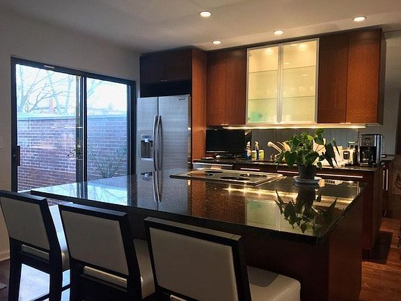 4th image of 542 W Brown St #1