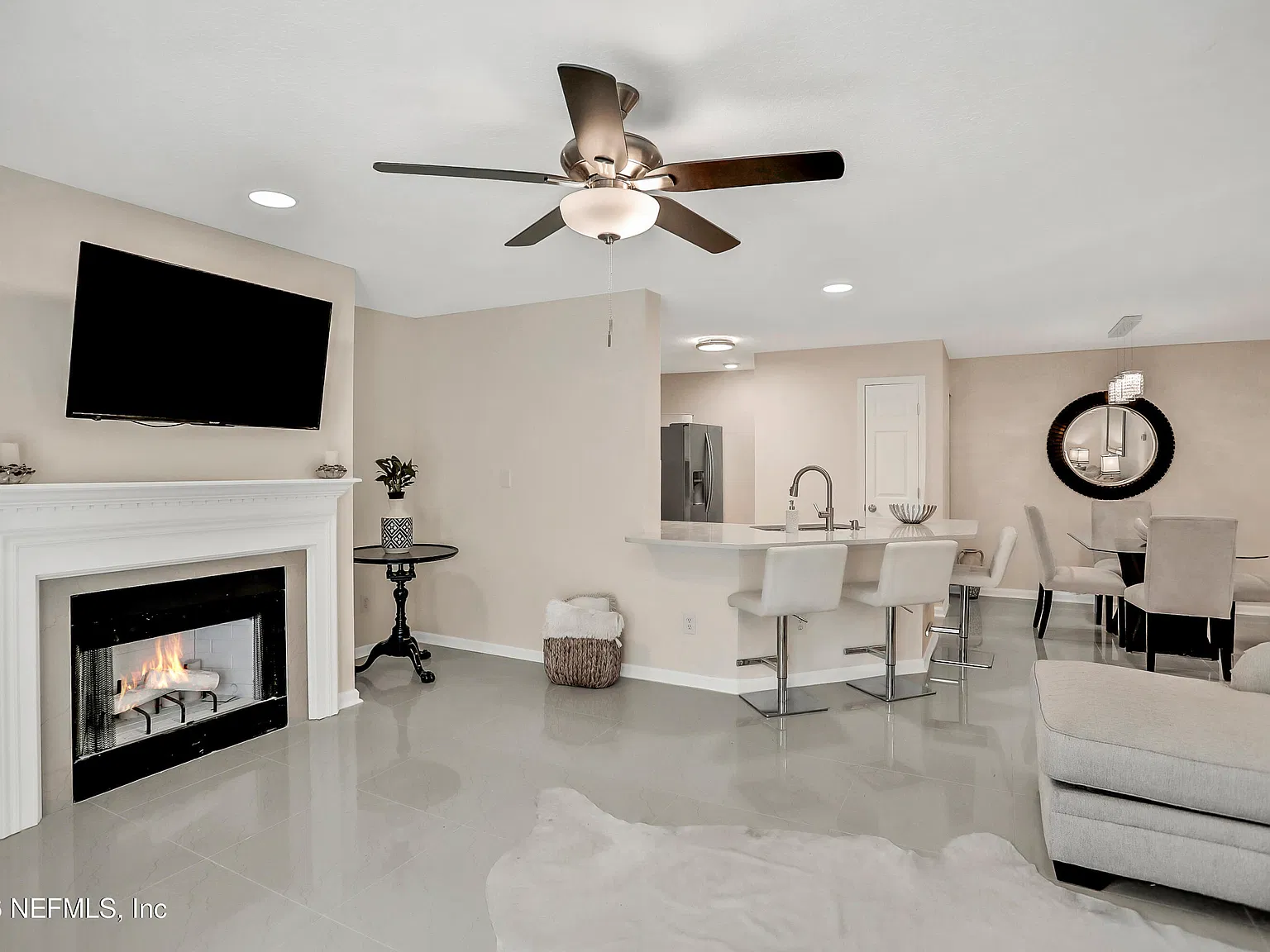 2 bed, 2.0 bath, 1200 sqft, $2,700 — Photo 1
