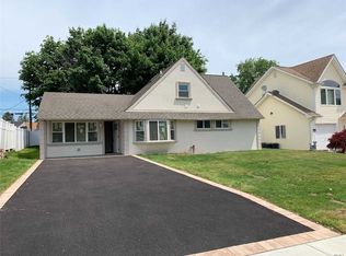 47 Bayberry Ln, Levittown, NY 11756