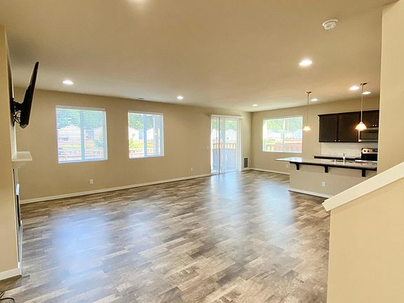 4th image of 9108 Aster St SE