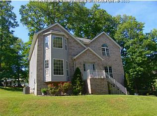 2296 S Walnut Dr, Saint Albans, WV 25177