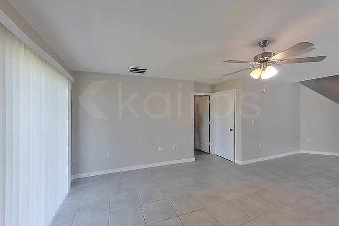 5 bed, 3.5 bath, 2243 sqft, $2,425 — Photo 3